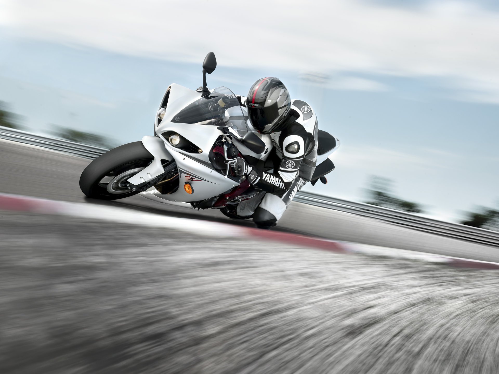 yamaha r1 ямаха обои мотоцикл байк гонщик скорость едет трасса