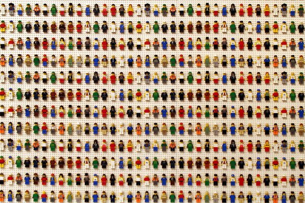 Много разных lego игрушек