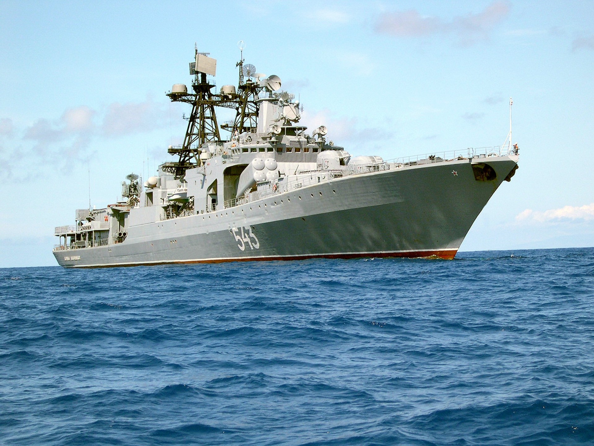 голубой м-16 вода море