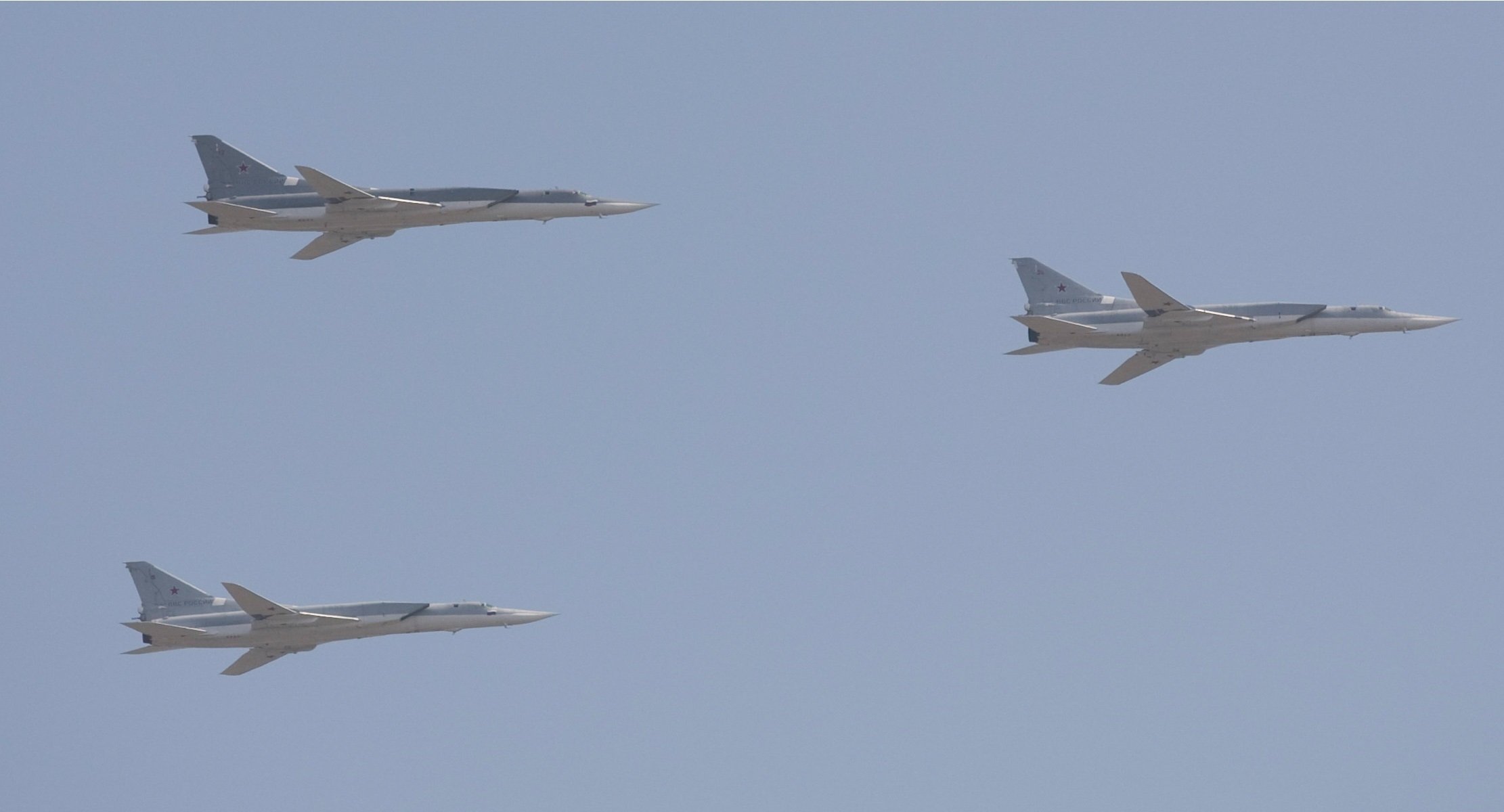 туполев ту-22 м3 дальний сверхзвуковой бомбардировщик ракетоносец с изменяемой геометрией крыла групповой высота небо ту-22 группа полет
